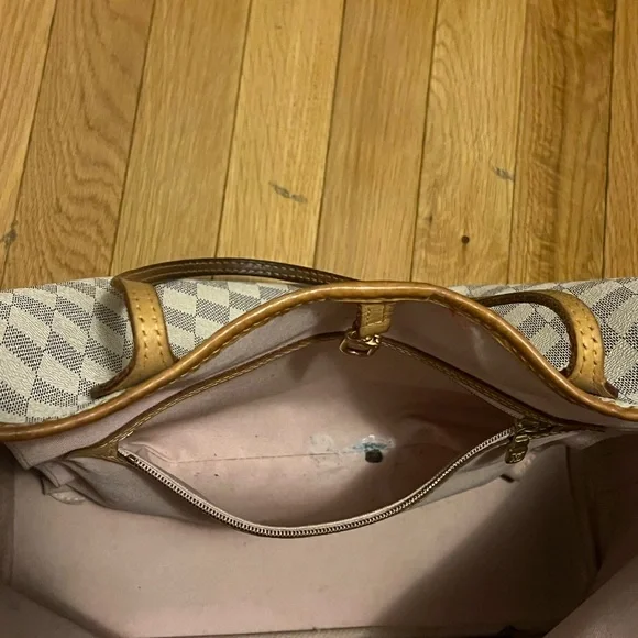 Louis Vuitton Neverfull MM - Picture 9 of 15
